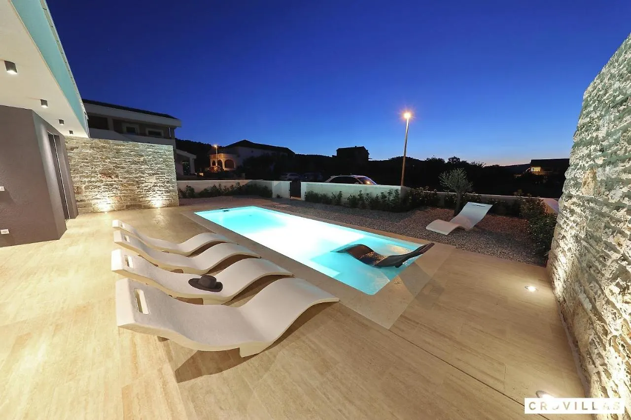 Beautiful Villa In Kraj, Pasman Island With Outdoor Swimming Pool, Wifi And 3 Bedrooms Ugrinici 0*,