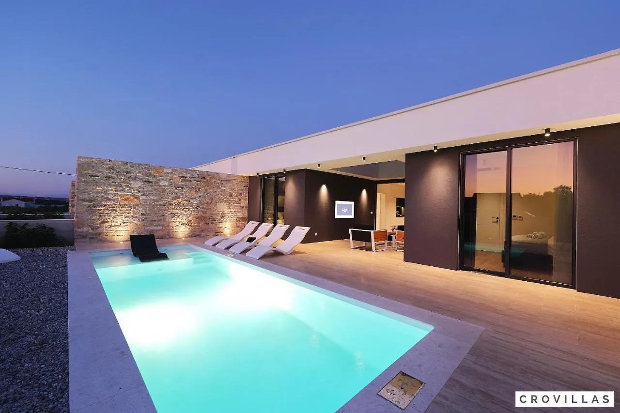 Beautiful Villa In Kraj, Pasman Island With Outdoor Swimming Pool, Wifi And 3 Bedrooms Ugrinici