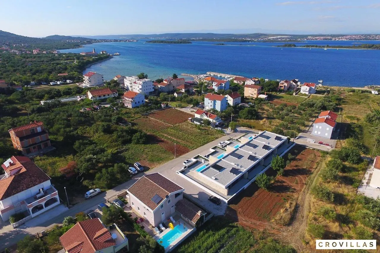 Beautiful Villa In Kraj, Pasman Island With Outdoor Swimming Pool, Wifi And 3 Bedrooms Ugrinici