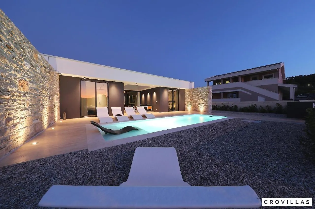 Beautiful Villa In Kraj, Pasman Island With Outdoor Swimming Pool, Wifi And 3 Bedrooms Ugrinici