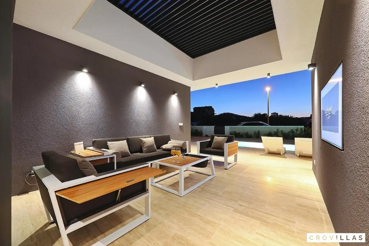Beautiful Villa In Kraj, Pasman Island With Outdoor Swimming Pool, Wifi And 3 Bedrooms Ugrinici
