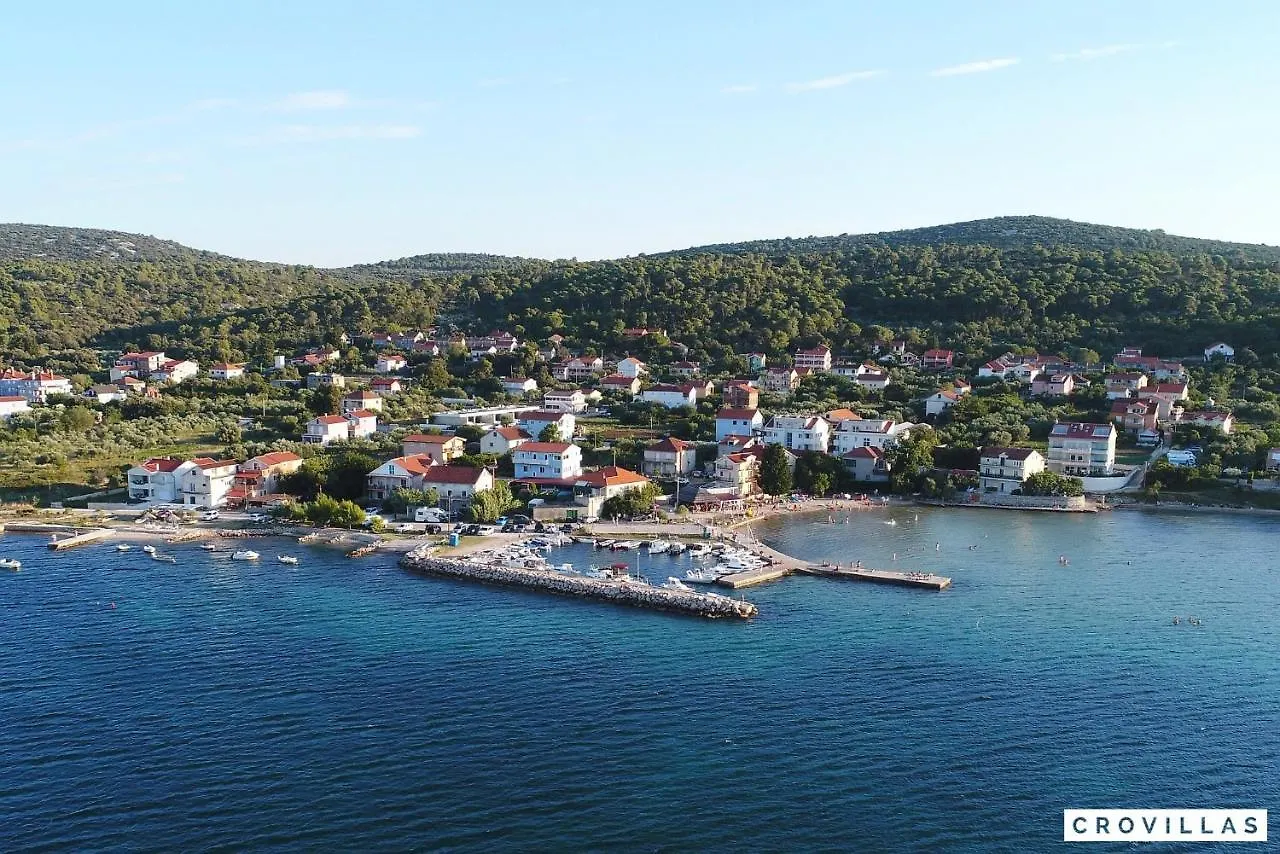 Beautiful Villa In Kraj, Pasman Island With Outdoor Swimming Pool, Wifi And 3 Bedrooms Ugrinici