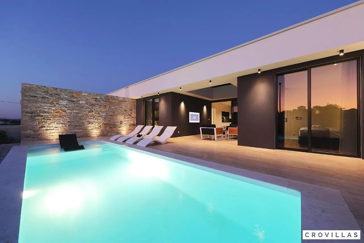 Beautiful Villa In Kraj, Pasman Island With Outdoor Swimming Pool, Wifi And 3 Bedrooms Ugrinici