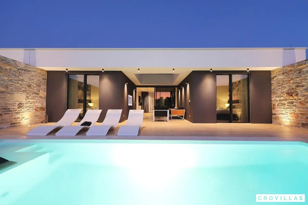 Beautiful Villa In Kraj, Pasman Island With Outdoor Swimming Pool, Wifi And 3 Bedrooms Ugrinici 0*,  Κροατία