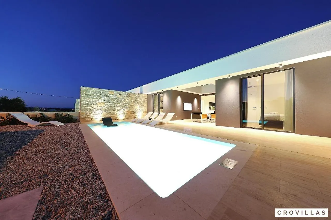 Beautiful Villa In Kraj, Pasman Island With Outdoor Swimming Pool, Wifi And 3 Bedrooms Ugrinici 0*,