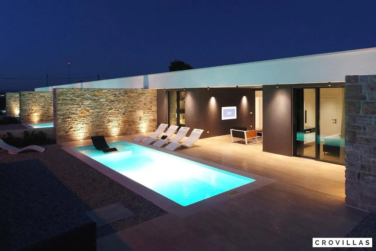Beautiful Villa In Kraj, Pasman Island With Outdoor Swimming Pool, Wifi And 3 Bedrooms Ugrinici