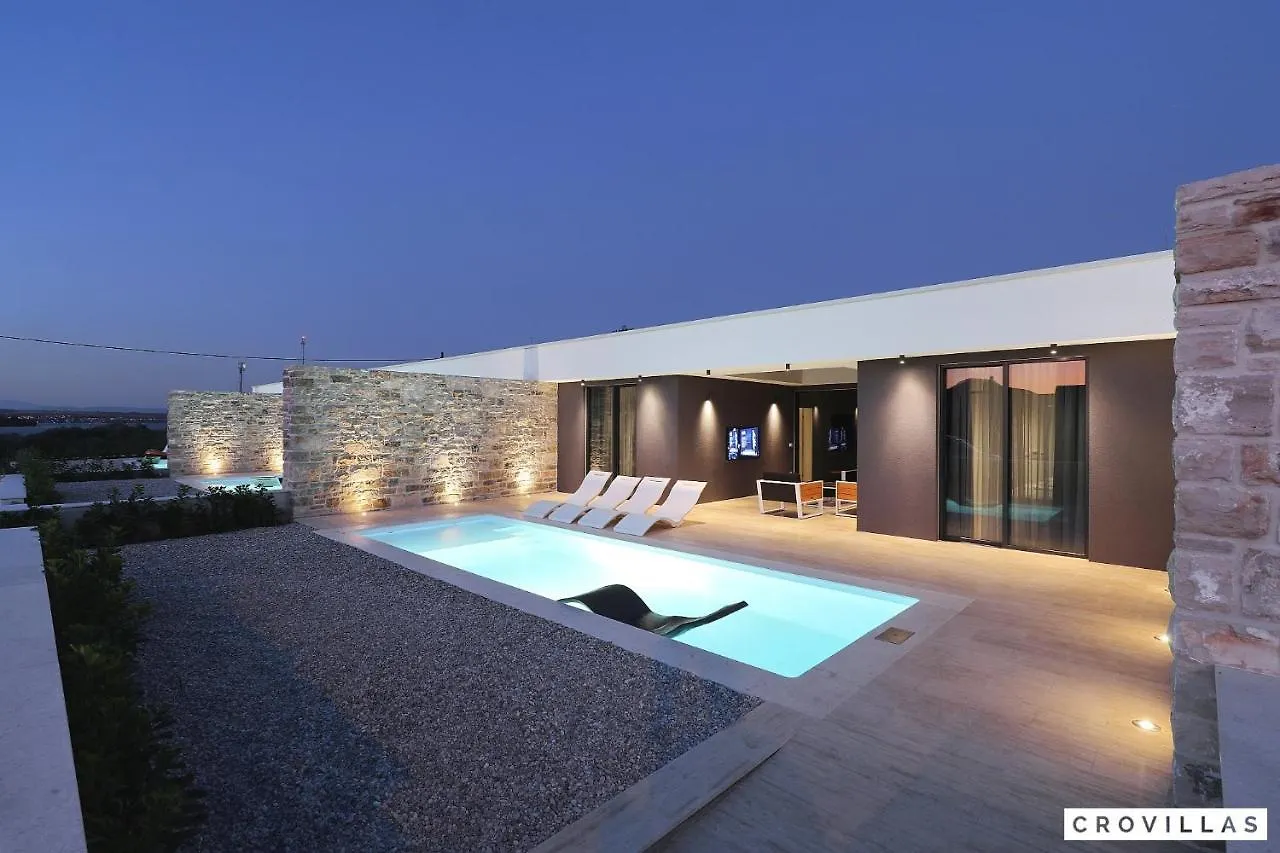 Beautiful Villa In Kraj, Pasman Island With Outdoor Swimming Pool, Wifi And 3 Bedrooms Ugrinici